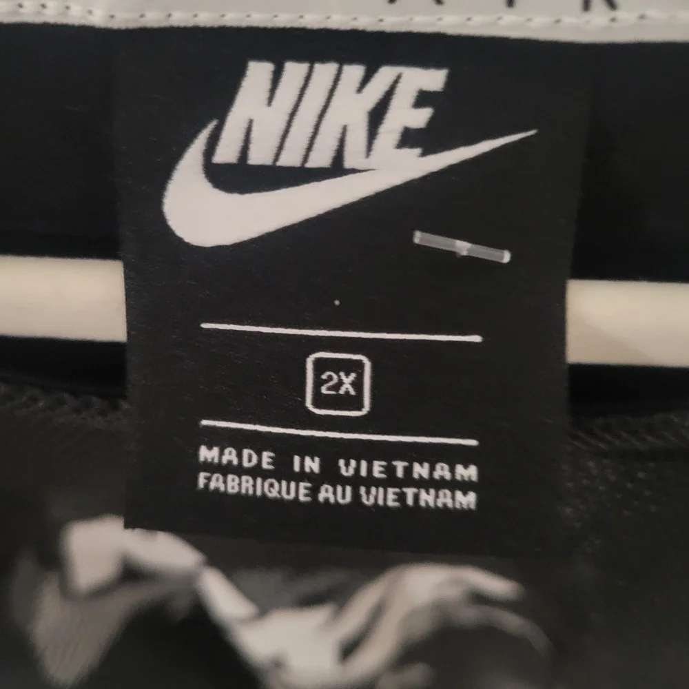 NWT Nike Air Women's Sportswear workout Mesh Crop Top Black White Size 2X - Picture 7 of 9
